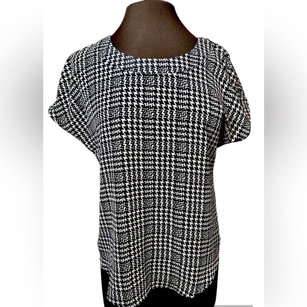 Banana Republic size S Drapey top